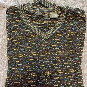 JHANESBARNES Men’s v-neck sweater. Primarily navy Sz L